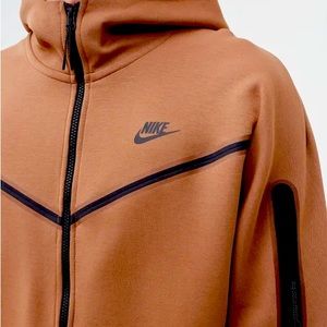 Nike Tech, Brown. (READ DESC)